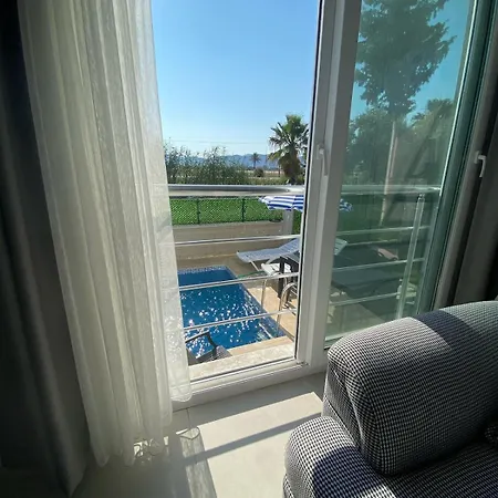 Airport With Private Pool 2 Willa